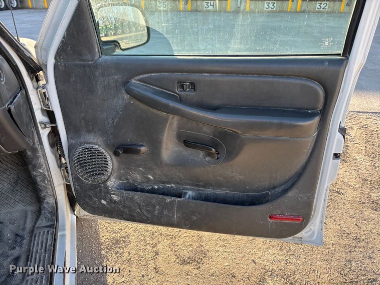 image for item FG1091 2006 GMC Sierra 1500 Ext. Cab pickup truck
