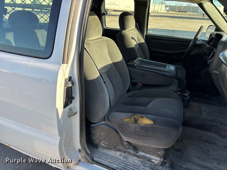 image for item FG1091 2006 GMC Sierra 1500 Ext. Cab pickup truck
