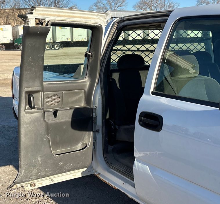 image for item FG1091 2006 GMC Sierra 1500 Ext. Cab pickup truck