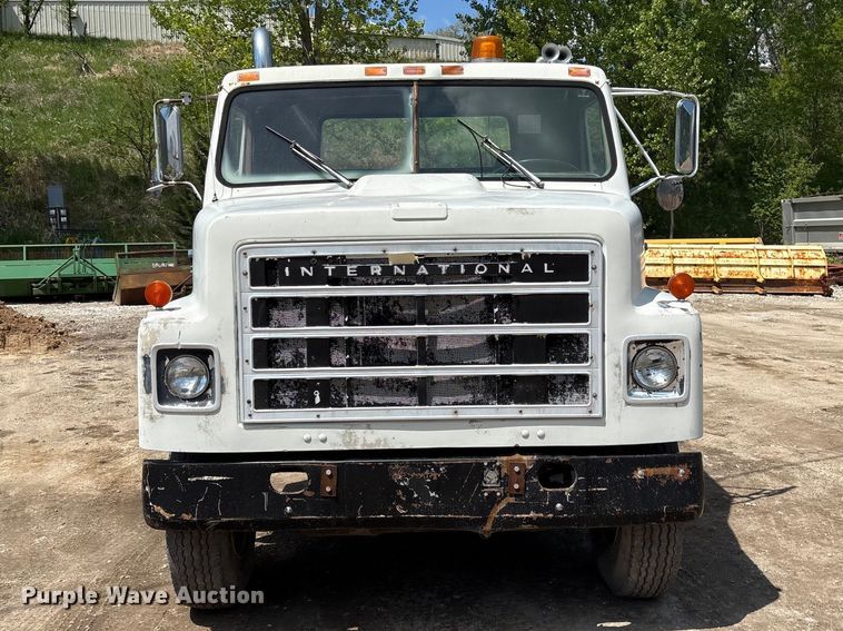 image for item FG2962 1979 International Harvester F-2275 semi truck