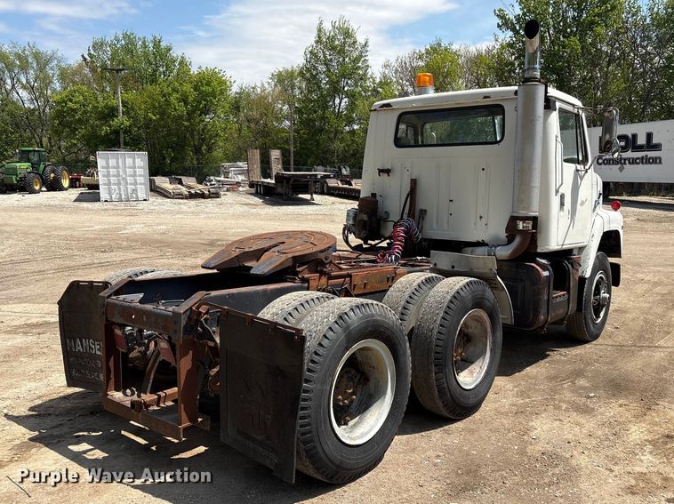 image for item FG2962 1979 International Harvester F-2275 semi truck