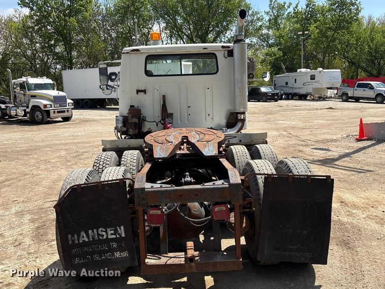image for item FG2962 1979 International Harvester F-2275 semi truck
