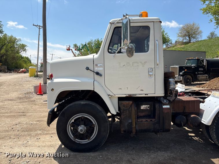 image for item FG2962 1979 International Harvester F-2275 semi truck