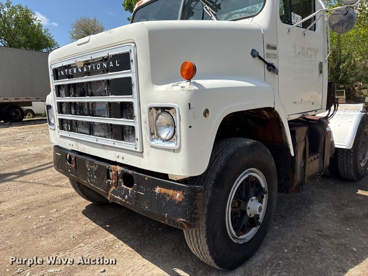 image for item FG2962 1979 International Harvester F-2275 semi truck