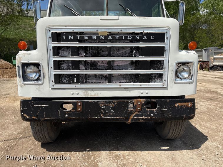 image for item FG2962 1979 International Harvester F-2275 semi truck