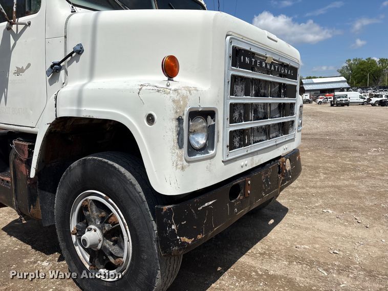 image for item FG2962 1979 International Harvester F-2275 semi truck