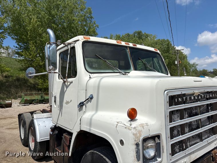 image for item FG2962 1979 International Harvester F-2275 semi truck