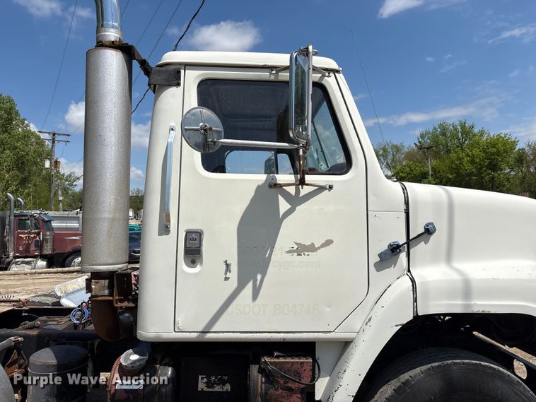 image for item FG2962 1979 International Harvester F-2275 semi truck