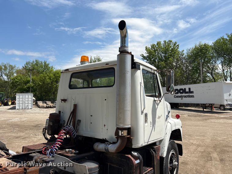 image for item FG2962 1979 International Harvester F-2275 semi truck