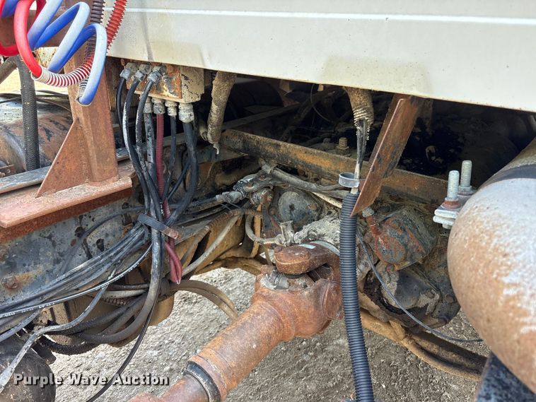 image for item FG2962 1979 International Harvester F-2275 semi truck