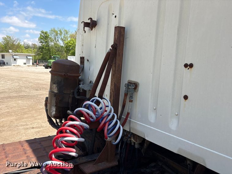 image for item FG2962 1979 International Harvester F-2275 semi truck