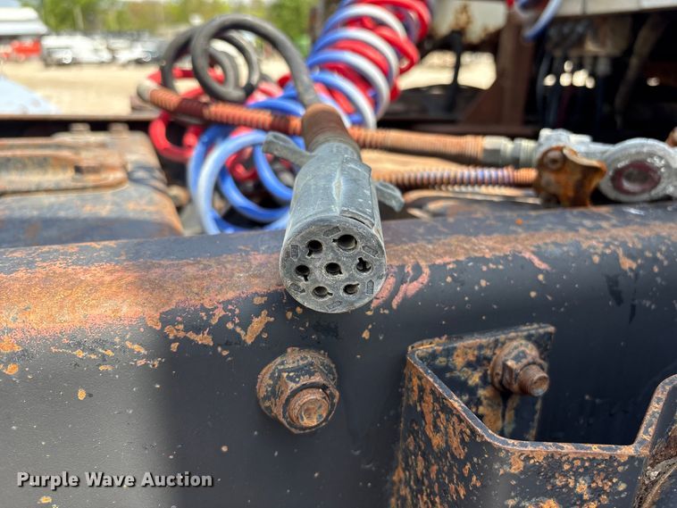 image for item FG2962 1979 International Harvester F-2275 semi truck