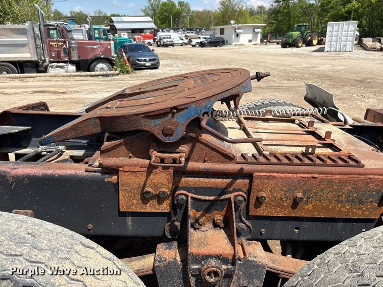image for item FG2962 1979 International Harvester F-2275 semi truck