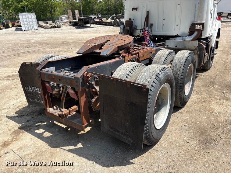 image for item FG2962 1979 International Harvester F-2275 semi truck