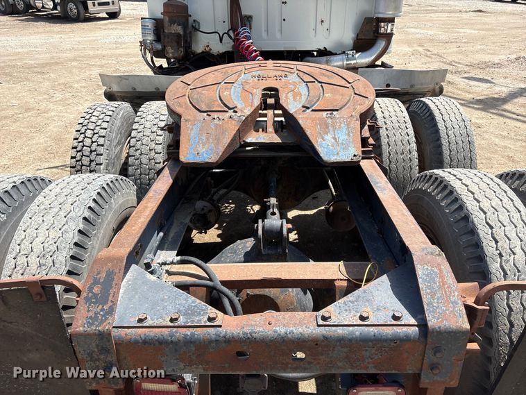 image for item FG2962 1979 International Harvester F-2275 semi truck