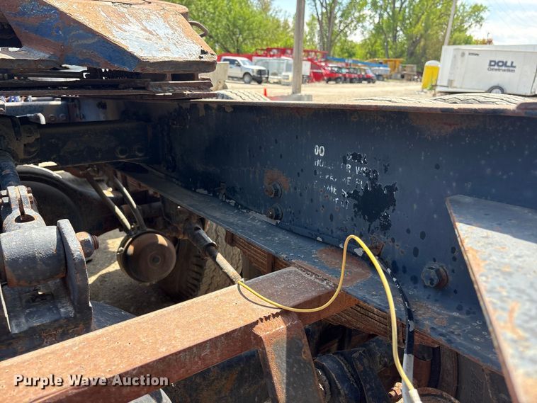 image for item FG2962 1979 International Harvester F-2275 semi truck