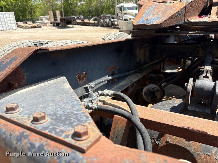 image for item FG2962 1979 International Harvester F-2275 semi truck
