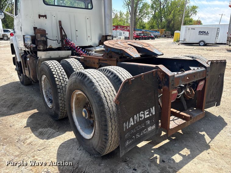 image for item FG2962 1979 International Harvester F-2275 semi truck
