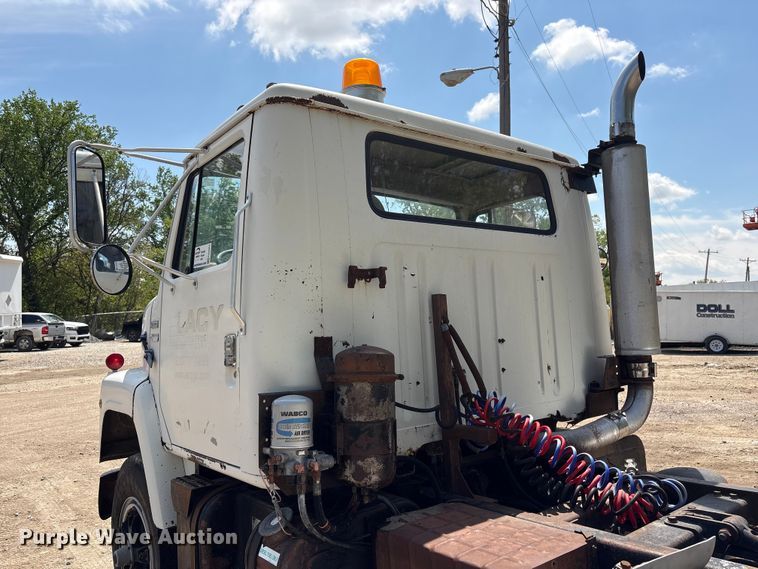 image for item FG2962 1979 International Harvester F-2275 semi truck
