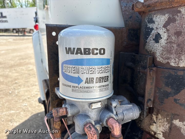 image for item FG2962 1979 International Harvester F-2275 semi truck