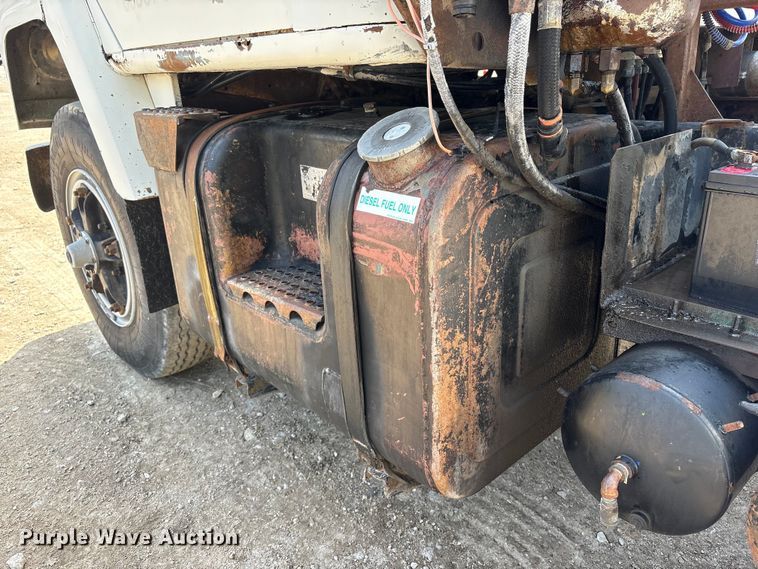 image for item FG2962 1979 International Harvester F-2275 semi truck