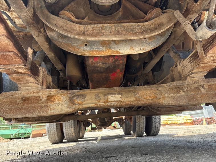 image for item FG2962 1979 International Harvester F-2275 semi truck