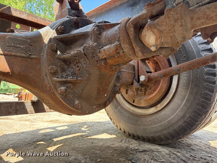 image for item FG2962 1979 International Harvester F-2275 semi truck