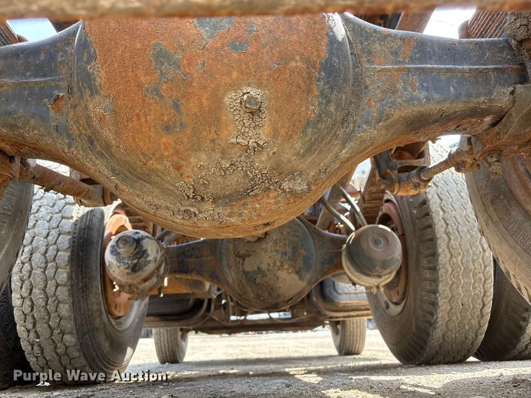 image for item FG2962 1979 International Harvester F-2275 semi truck