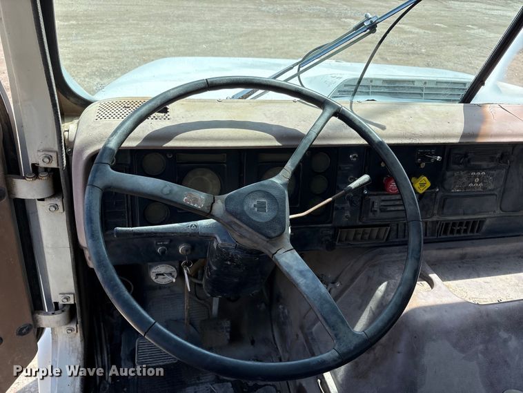 image for item FG2962 1979 International Harvester F-2275 semi truck