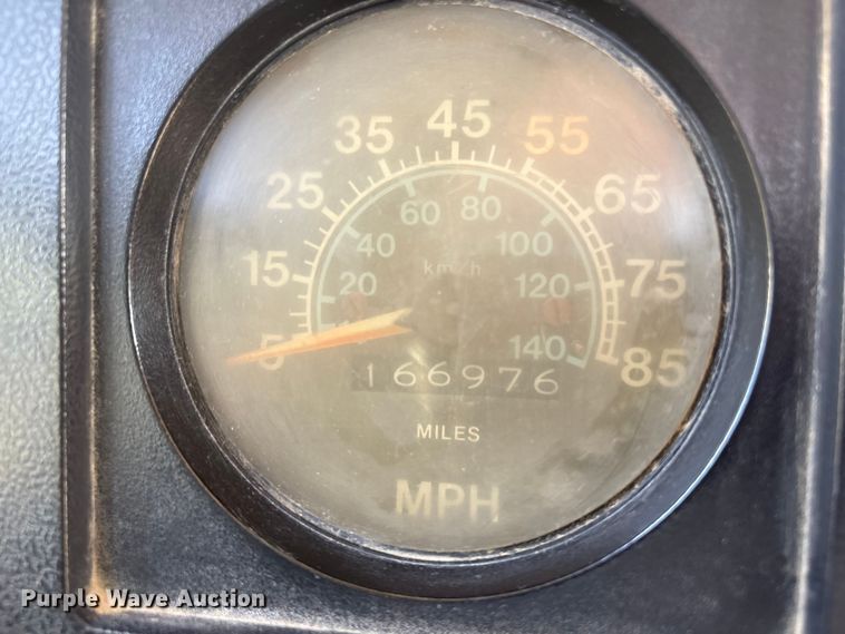 image for item FG2962 1979 International Harvester F-2275 semi truck
