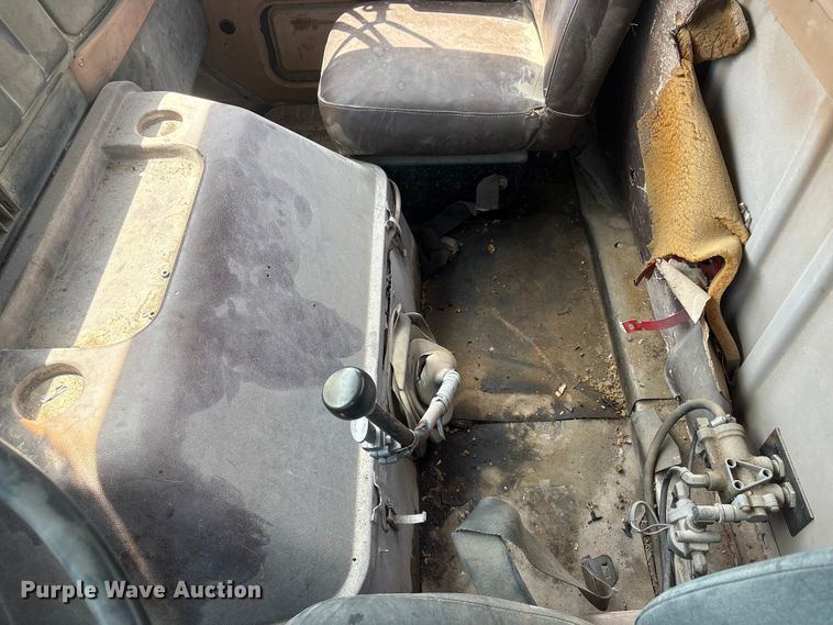 image for item FG2962 1979 International Harvester F-2275 semi truck