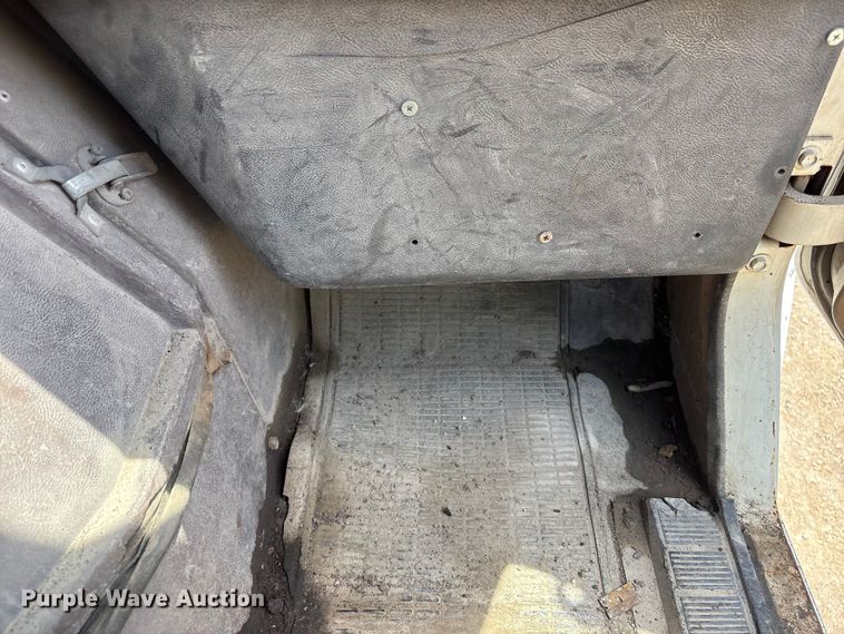 image for item FG2962 1979 International Harvester F-2275 semi truck