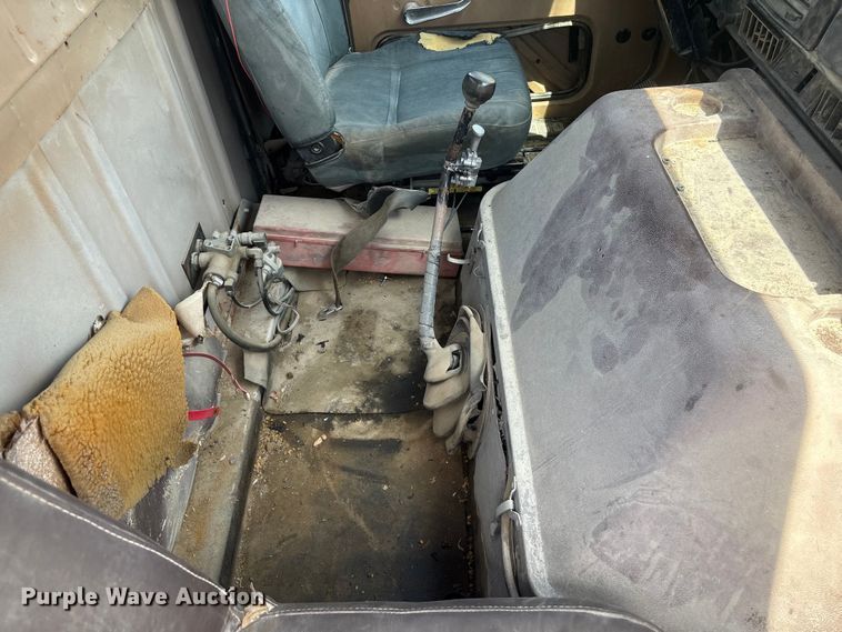 image for item FG2962 1979 International Harvester F-2275 semi truck