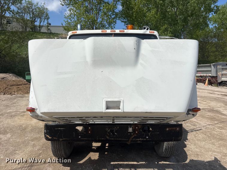 image for item FG2962 1979 International Harvester F-2275 semi truck