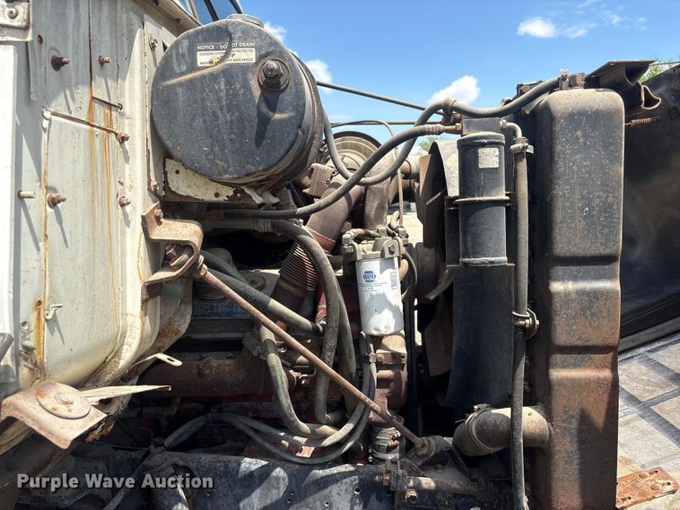 image for item FG2962 1979 International Harvester F-2275 semi truck
