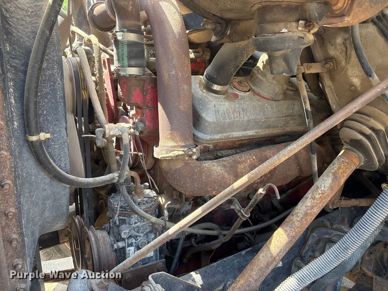 image for item FG2962 1979 International Harvester F-2275 semi truck