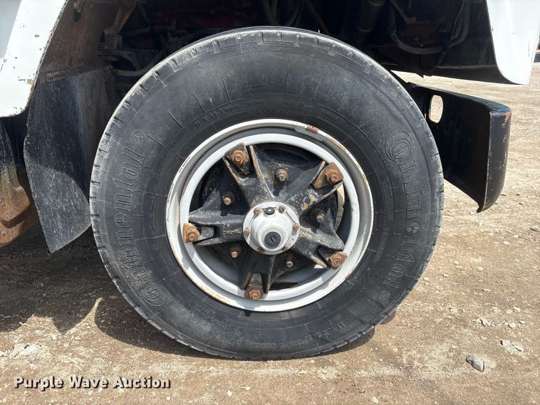 image for item FG2962 1979 International Harvester F-2275 semi truck