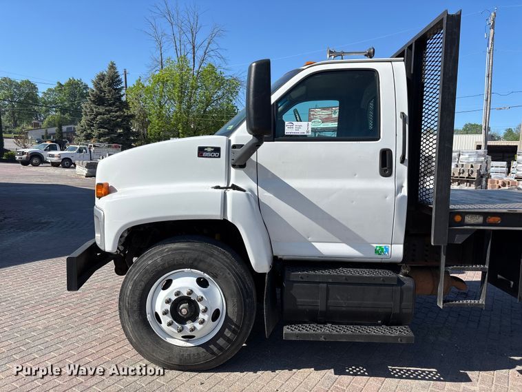image for item FH7064 2003 Chevrolet C8500 flatbed truck