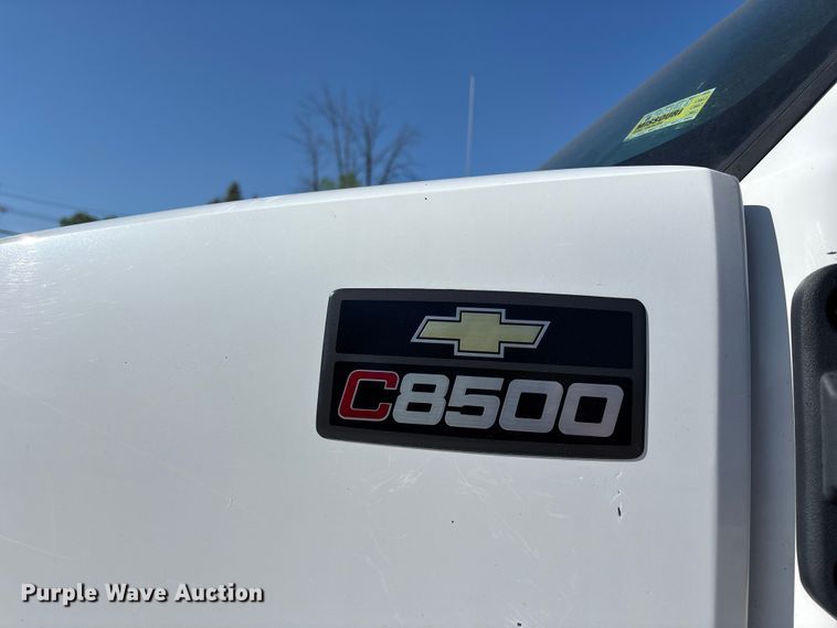 image for item FH7064 2003 Chevrolet C8500 flatbed truck