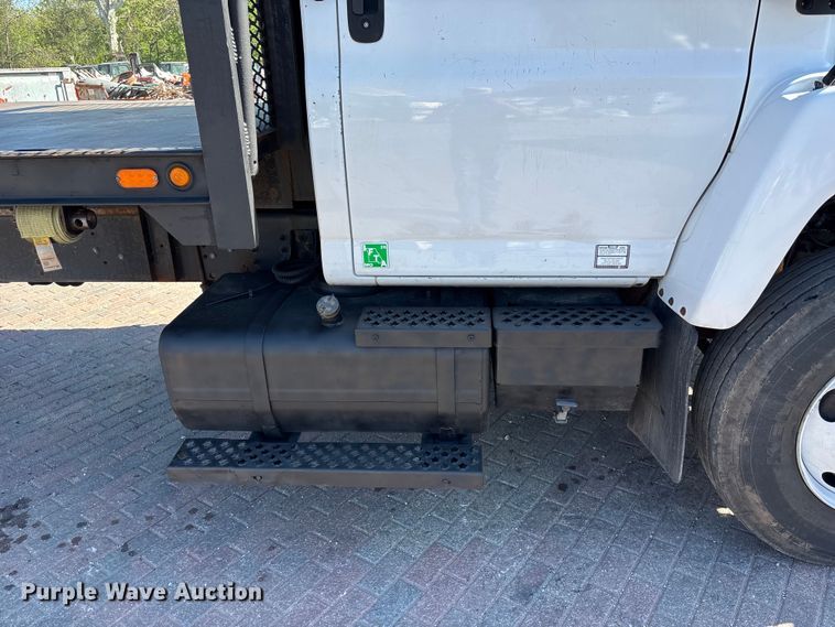 image for item FH7064 2003 Chevrolet C8500 flatbed truck