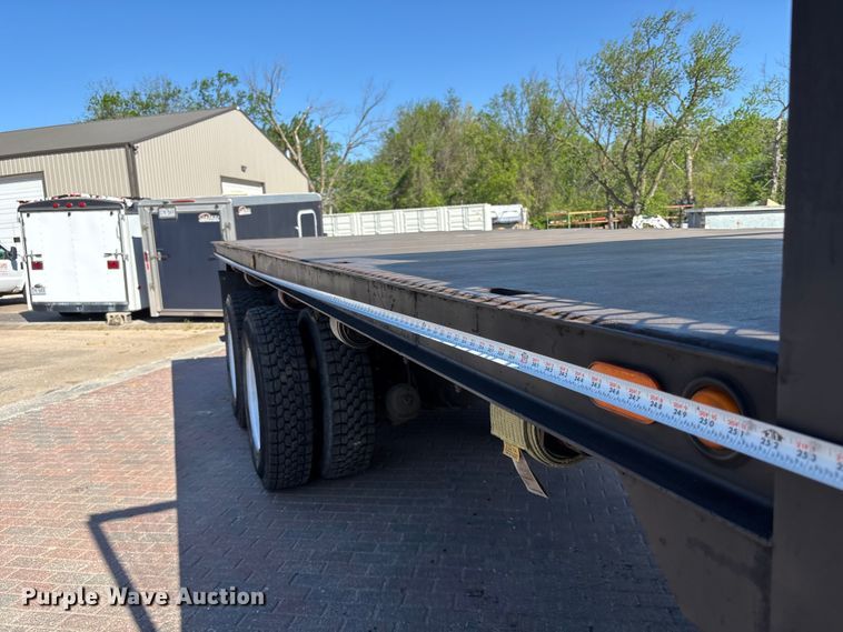 image for item FH7064 2003 Chevrolet C8500 flatbed truck