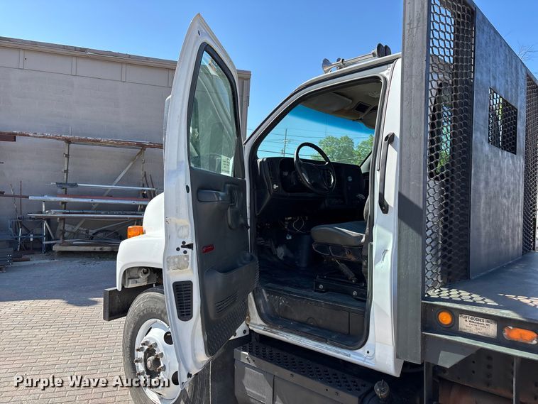 image for item FH7064 2003 Chevrolet C8500 flatbed truck