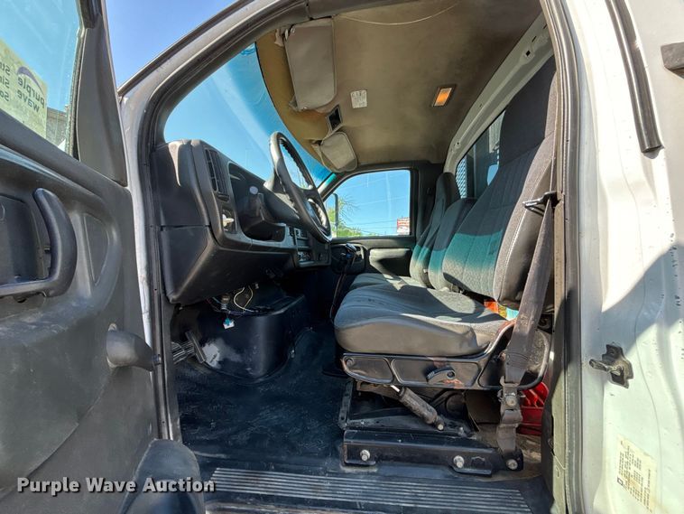 image for item FH7064 2003 Chevrolet C8500 flatbed truck