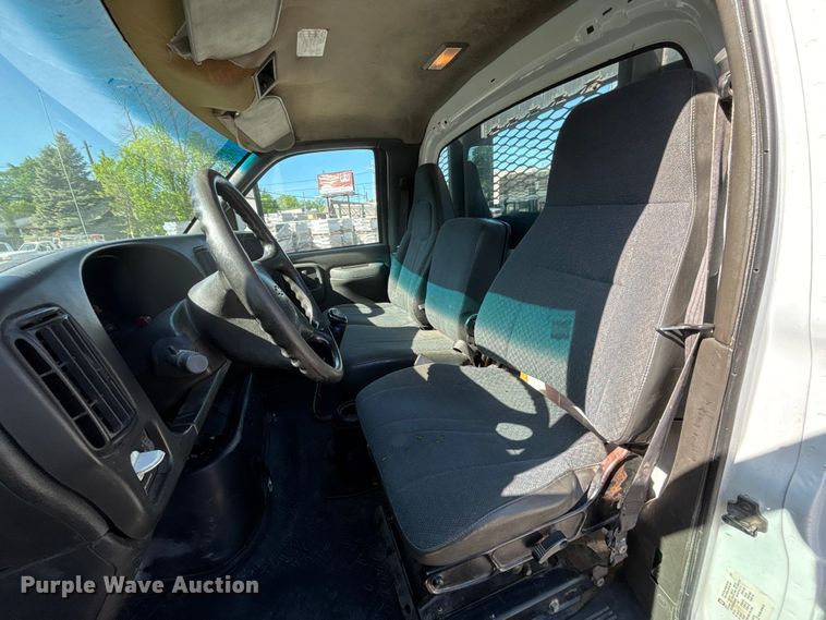 image for item FH7064 2003 Chevrolet C8500 flatbed truck