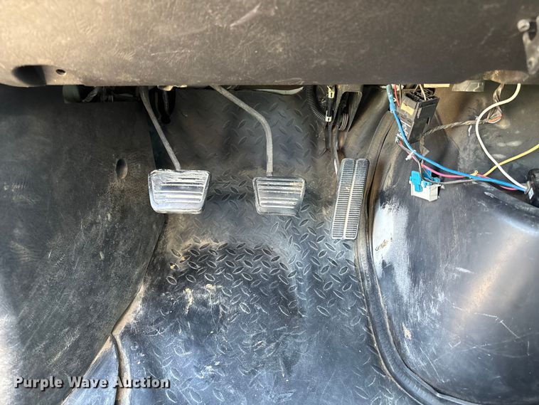 image for item FH7064 2003 Chevrolet C8500 flatbed truck