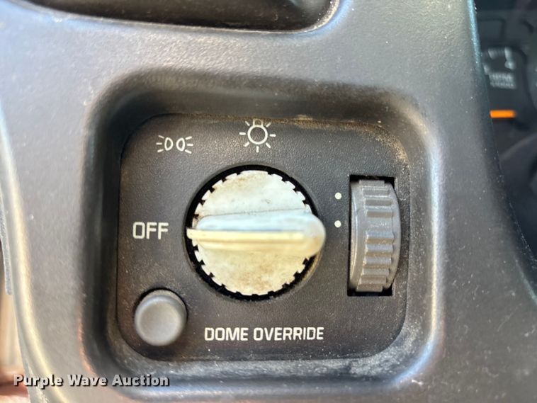 image for item FH7064 2003 Chevrolet C8500 flatbed truck