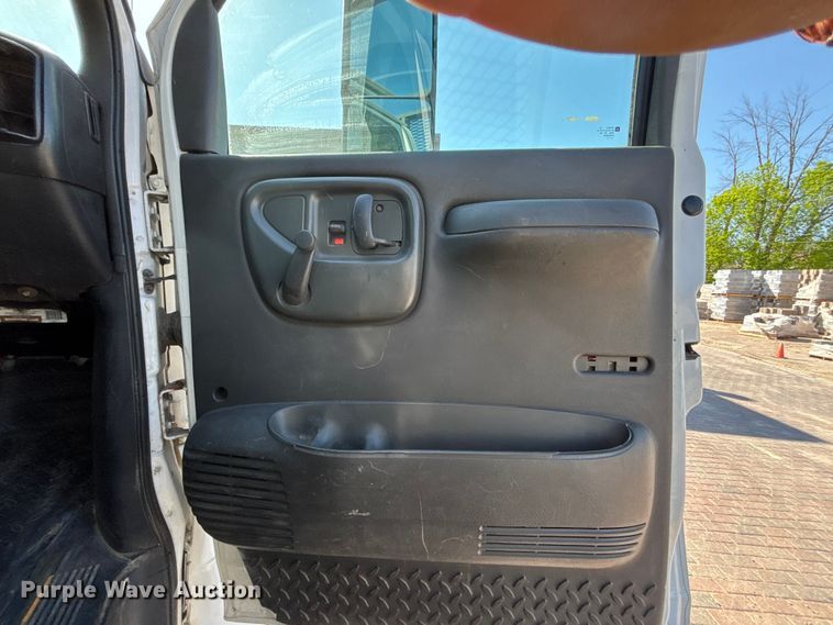 image for item FH7064 2003 Chevrolet C8500 flatbed truck