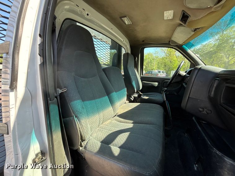 image for item FH7064 2003 Chevrolet C8500 flatbed truck