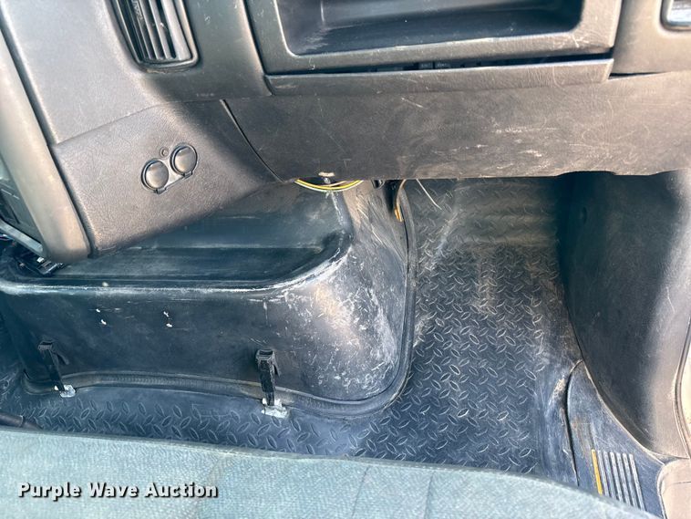 image for item FH7064 2003 Chevrolet C8500 flatbed truck