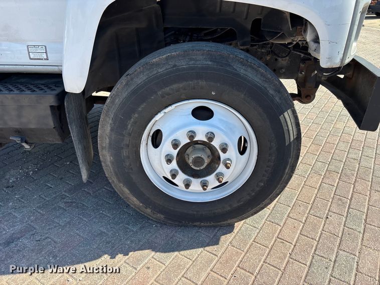 image for item FH7064 2003 Chevrolet C8500 flatbed truck